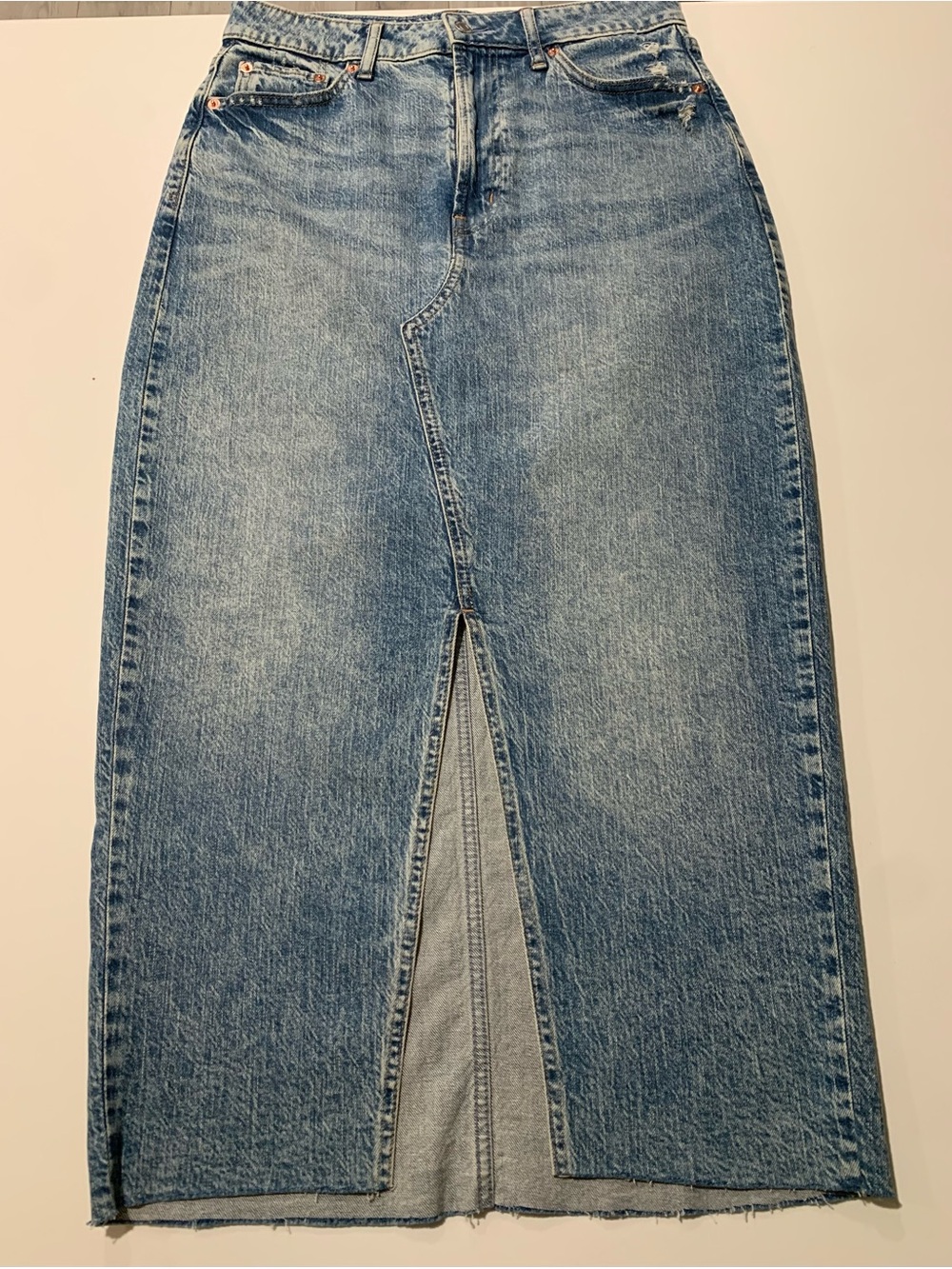 GAP Light Blue Wash Denim Pencil Skirt, Raw Hem Front Slit Western Boho Tall 6T - Picture 4 of 16